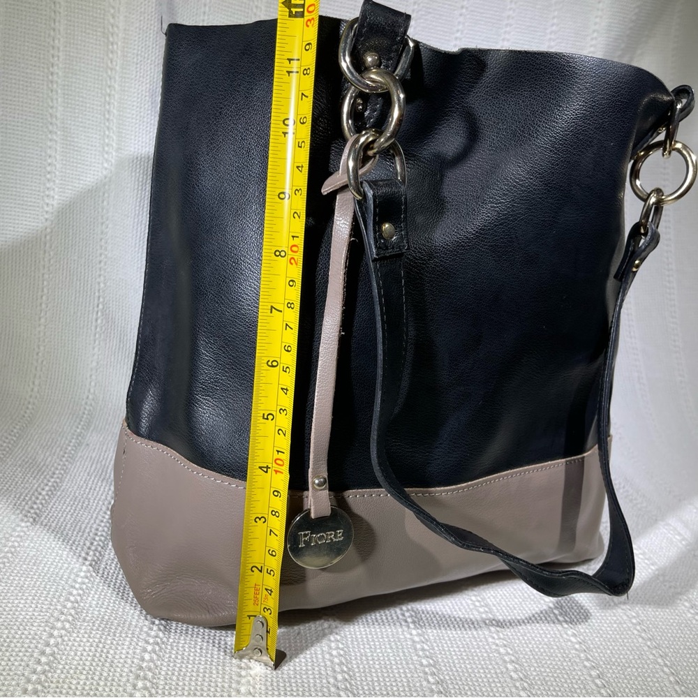 FIORE ,LARGE BLACK & TOUPE ITALIAN‎ LEATHER TOTE; GOLD INSIDE. - Picture 7 of 7